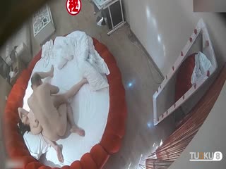 网爆流出华东某银行副行长潜规则已婚女同事秃顶领导无套爆操漂亮人妻